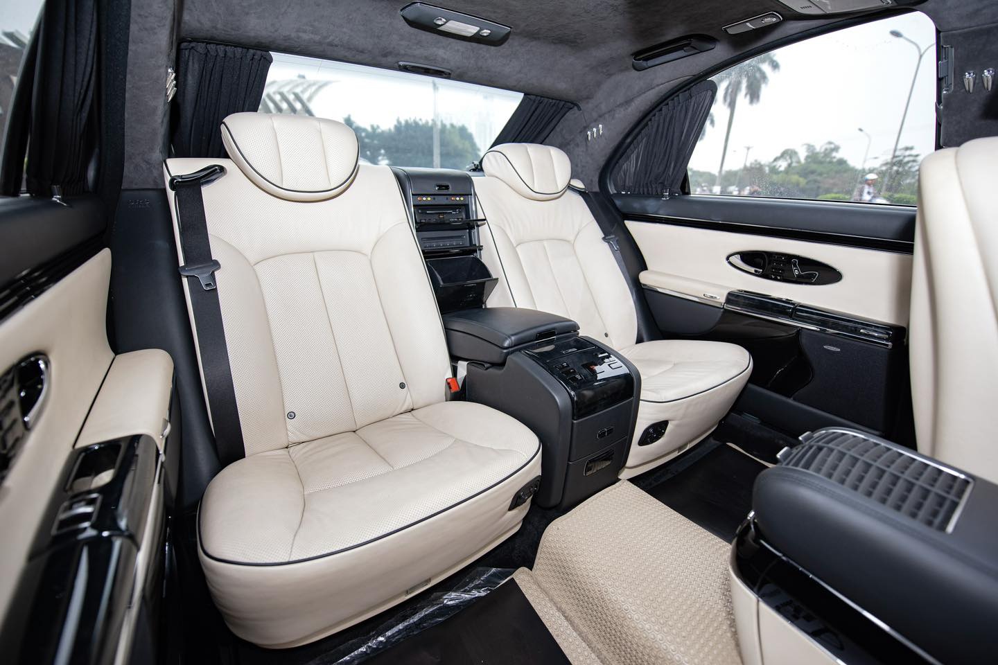 Nhiều người thích chiếc Maybach này hơn cả đời mới: Hàng hiếm 9 tỷ đồng ví như Rolls-Royce - Ảnh 9.