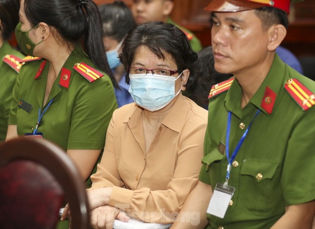 Lời tự bào chữa khó tin của cựu Cục trưởng Đỗ Thị Nhàn - Ảnh 1. Lời tự bào chữa khó tin của cựu Cục trưởng Đỗ Thị Nhàn - Ảnh 1.