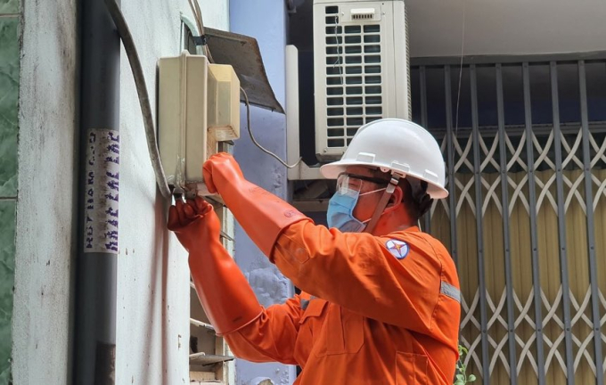 Người dân TP.HCM bật ngửa với hóa đơn tiền điện: Bỗng dưng muốn ở lại văn phòng “hưởng ké” máy lạnh! - Ảnh 1.