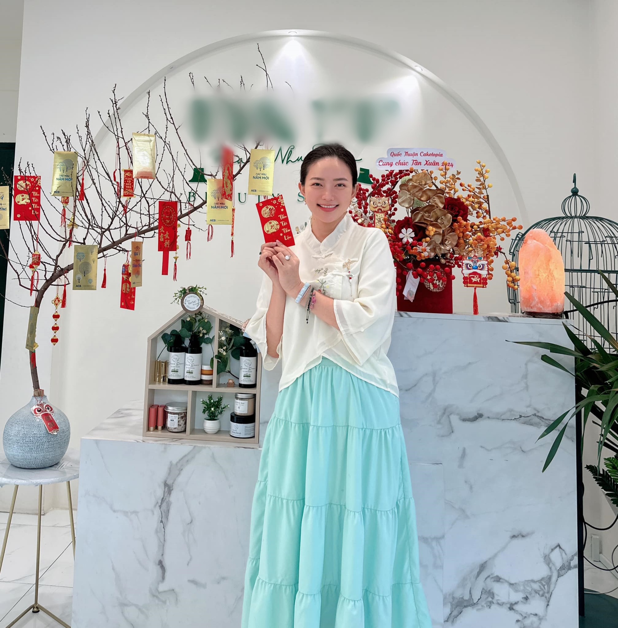 Cựu người mẫu lấy chồng đại gia từng có 3 đời vợ: Bỏ showbiz về làm bà chủ lớn, nắm trong tay loạt bất động sản đắt giá - Ảnh 2. Cựu người mẫu lấy chồng đại gia từng có 3 đời vợ: Bỏ showbiz về làm bà chủ lớn, nắm trong tay loạt bất động sản đắt giá - Ảnh 2.