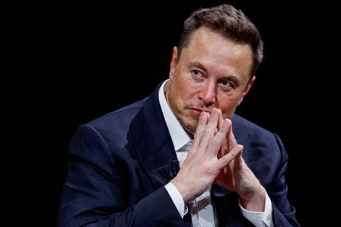Lo sợ bị "đánh cắp" nhân tài, Tesla tăng lương khủng cho kỹ sư AI trong cuộc đua mà Elon Musk gọi là "điên khùng nhất" - Ảnh 1.