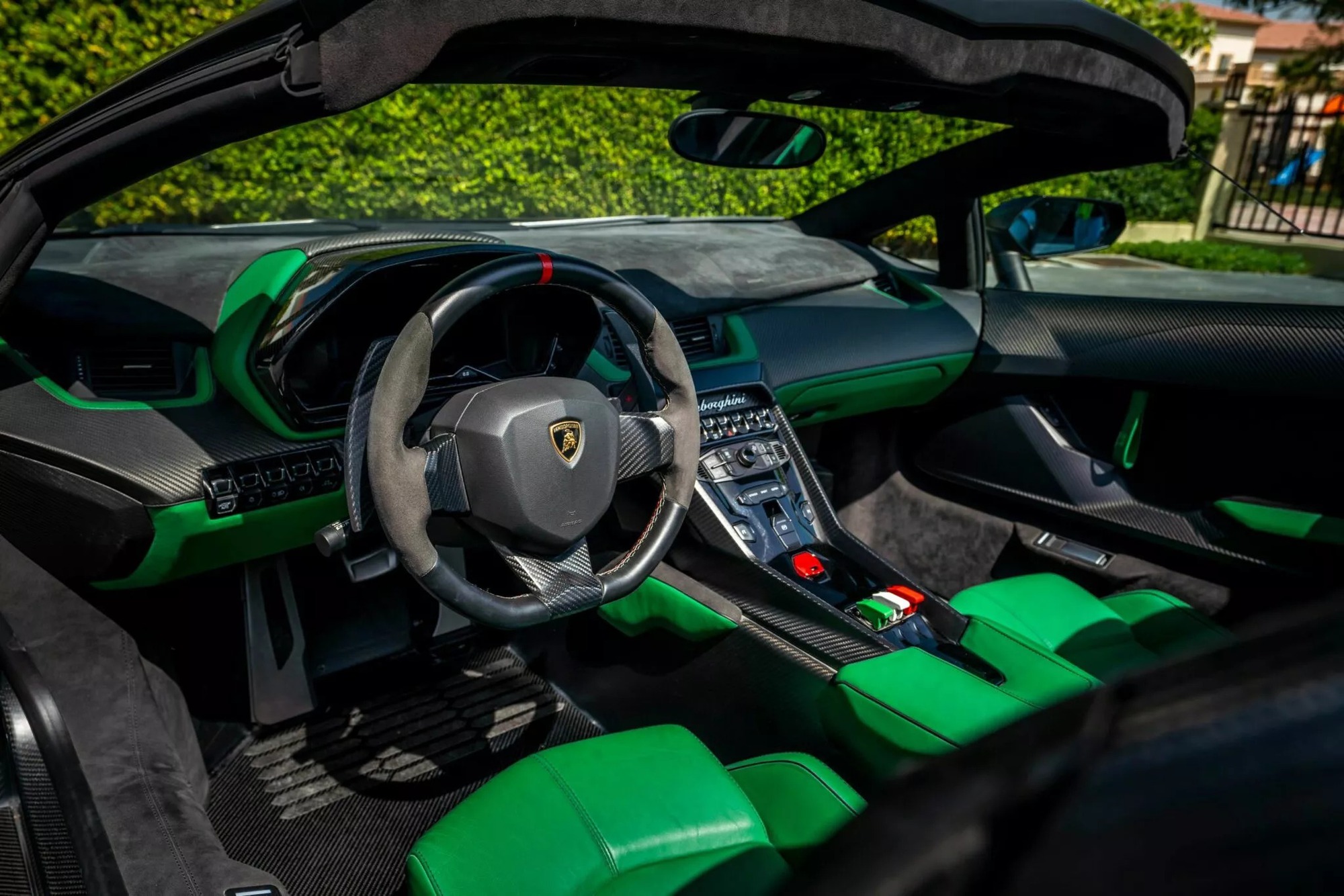 Lamborghini siêu hiếm, siêu xịn rao 2 lần 4 năm không bán được - Ảnh 3. Lamborghini siêu hiếm, siêu xịn rao 2 lần 4 năm không bán được - Ảnh 3.