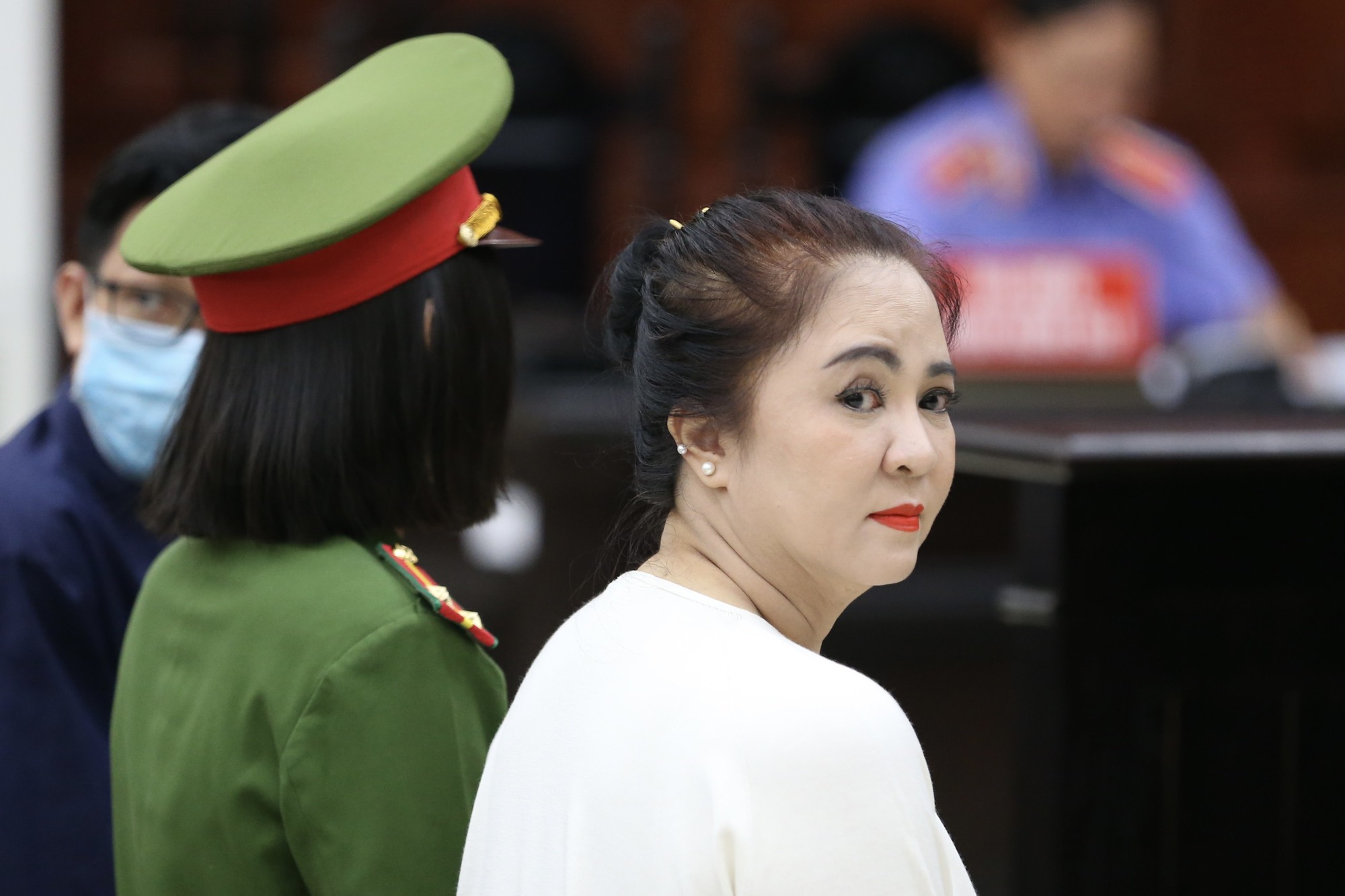 Bà Nguyễn Phương Hằng được giảm 3 tháng tù- Ảnh 2.