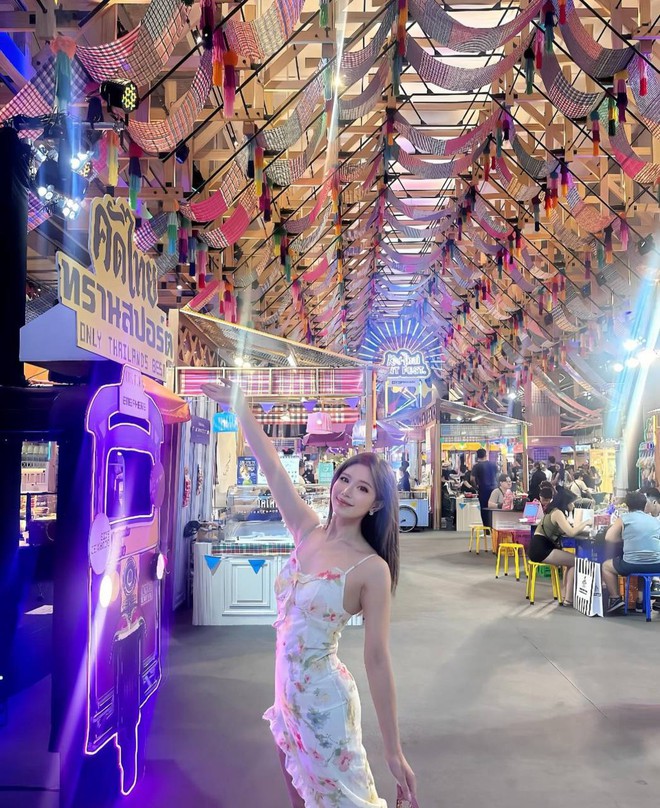 Giữa lòng Thái Lan mà ngỡ đang lạc sang đâu đó: Loạt trung tâm thương mại ảo diệu thế này bảo sao đi Thái mãi không chán - Ảnh 4. Giữa lòng Thái Lan mà ngỡ đang lạc sang đâu đó: Loạt trung tâm thương mại ảo diệu thế này bảo sao đi Thái mãi không chán - Ảnh 4.