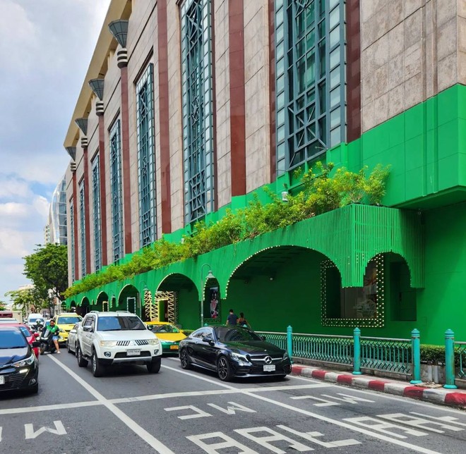 Giữa lòng Thái Lan mà ngỡ đang lạc sang đâu đó: Loạt trung tâm thương mại ảo diệu thế này bảo sao đi Thái mãi không chán - Ảnh 28. Giữa lòng Thái Lan mà ngỡ đang lạc sang đâu đó: Loạt trung tâm thương mại ảo diệu thế này bảo sao đi Thái mãi không chán - Ảnh 28.