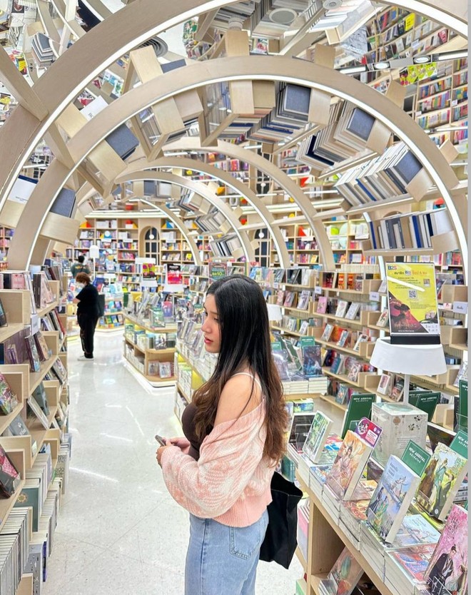 Giữa lòng Thái Lan mà ngỡ đang lạc sang đâu đó: Loạt trung tâm thương mại ảo diệu thế này bảo sao đi Thái mãi không chán - Ảnh 34. Giữa lòng Thái Lan mà ngỡ đang lạc sang đâu đó: Loạt trung tâm thương mại ảo diệu thế này bảo sao đi Thái mãi không chán - Ảnh 34.