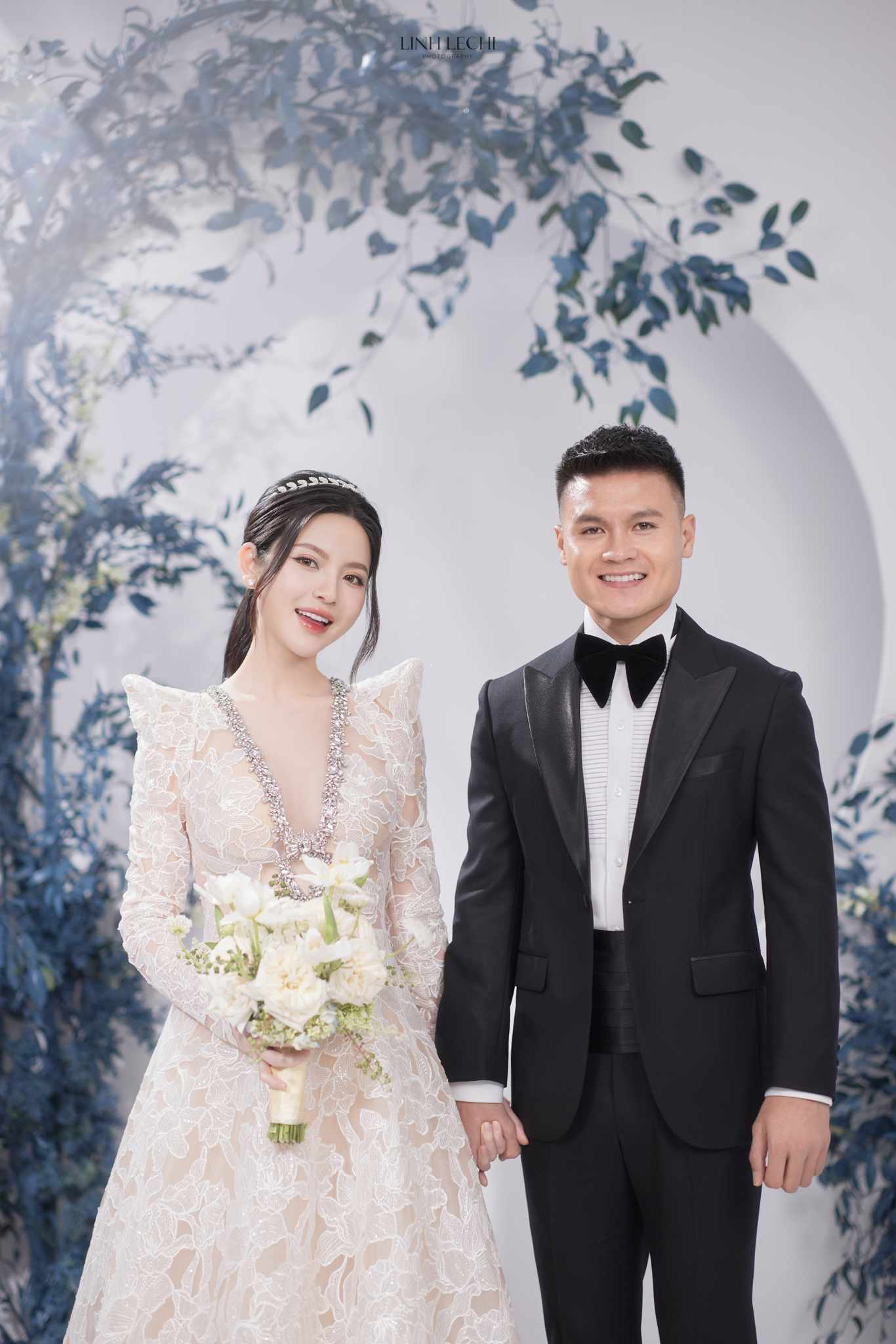 Hé lộ mức giá của 6 mẫu váy cưới mà cô dâu Chu Thanh Huyền từng mặc- Ảnh 2. Hé lộ mức giá của 6 mẫu váy cưới mà cô dâu Chu Thanh Huyền từng mặc- Ảnh 2.