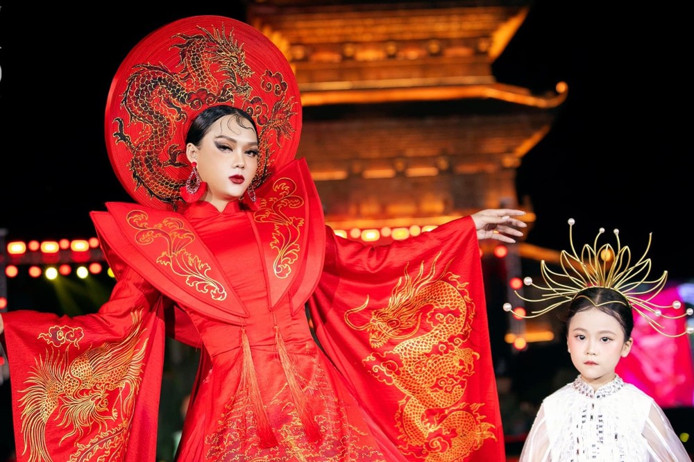 Phạm Thoại lập kỷ lục livestream 1 phiên được 2 triệu USD: Vì sao bị nhiều người gọi là “lố lăng” vẫn hút tương tác khủng đến vậy?- Ảnh 3.