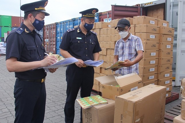 Thu ngân sách ngành hải quan giảm hơn 4.000 tỷ dù xuất nhập khẩu tăng mạnh - Ảnh 1. Thu ngân sách ngành hải quan giảm hơn 4.000 tỷ dù xuất nhập khẩu tăng mạnh - Ảnh 1.