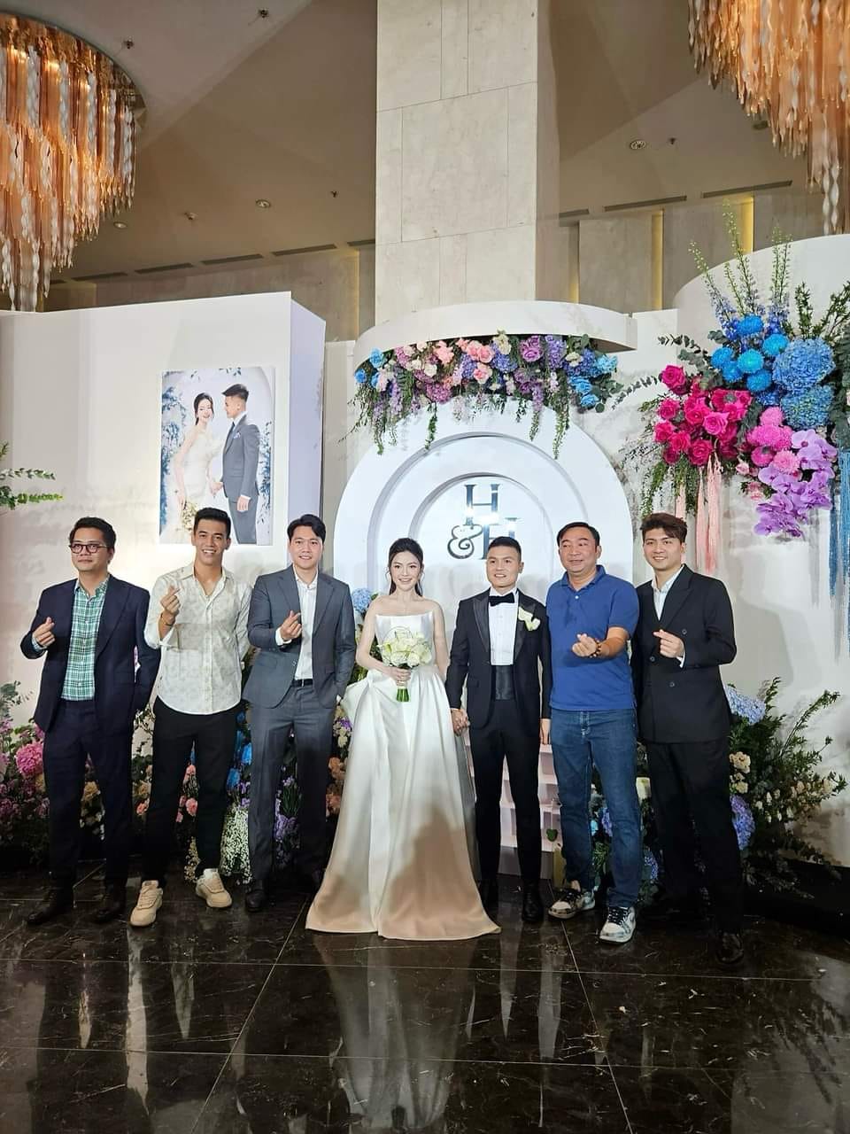 Hé lộ mức giá của 6 mẫu váy cưới mà cô dâu Chu Thanh Huyền từng mặc- Ảnh 11. Hé lộ mức giá của 6 mẫu váy cưới mà cô dâu Chu Thanh Huyền từng mặc- Ảnh 11.