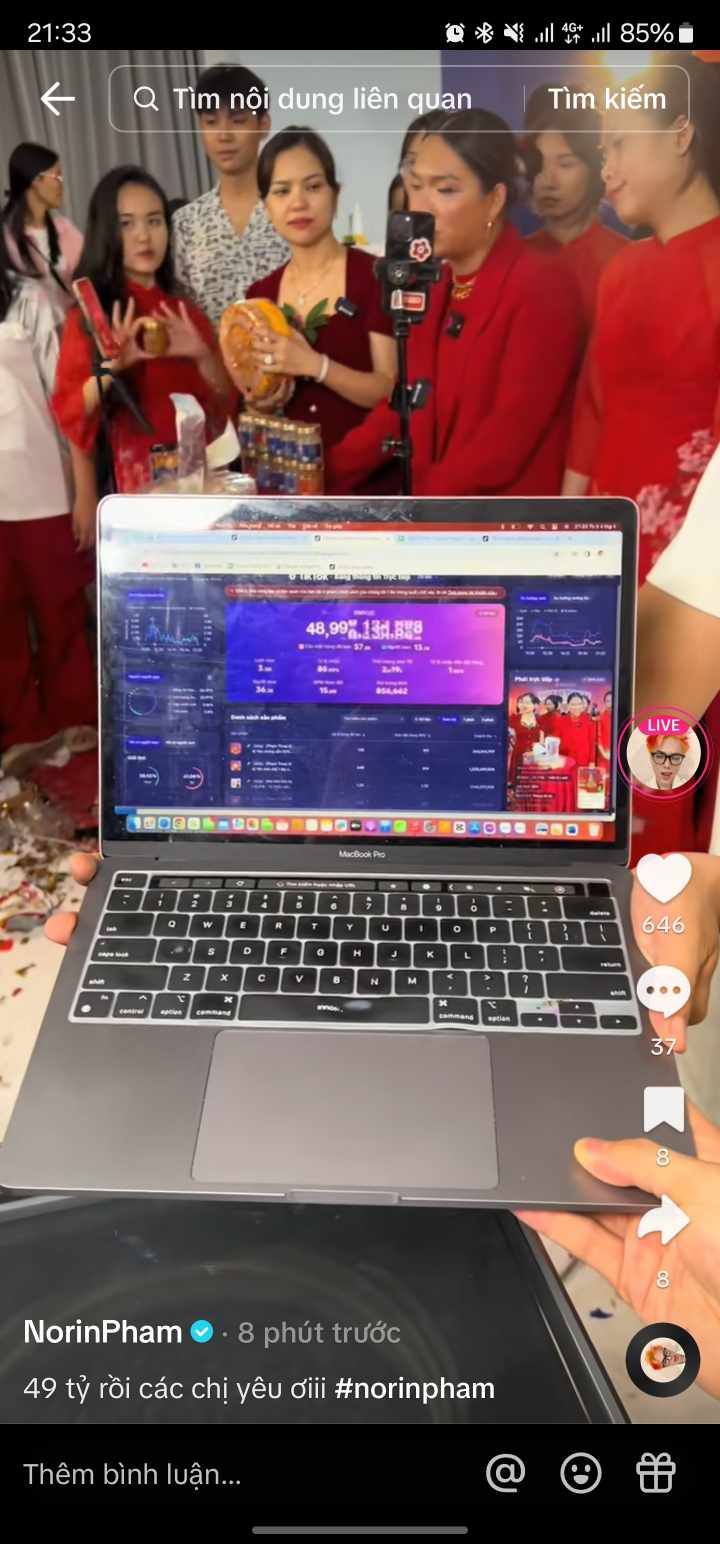 Phạm Thoại lập kỷ lục livestream 1 phiên được 2 triệu USD: Vì sao bị nhiều người gọi là “lố lăng” vẫn hút tương tác khủng đến vậy? - Ảnh 1.