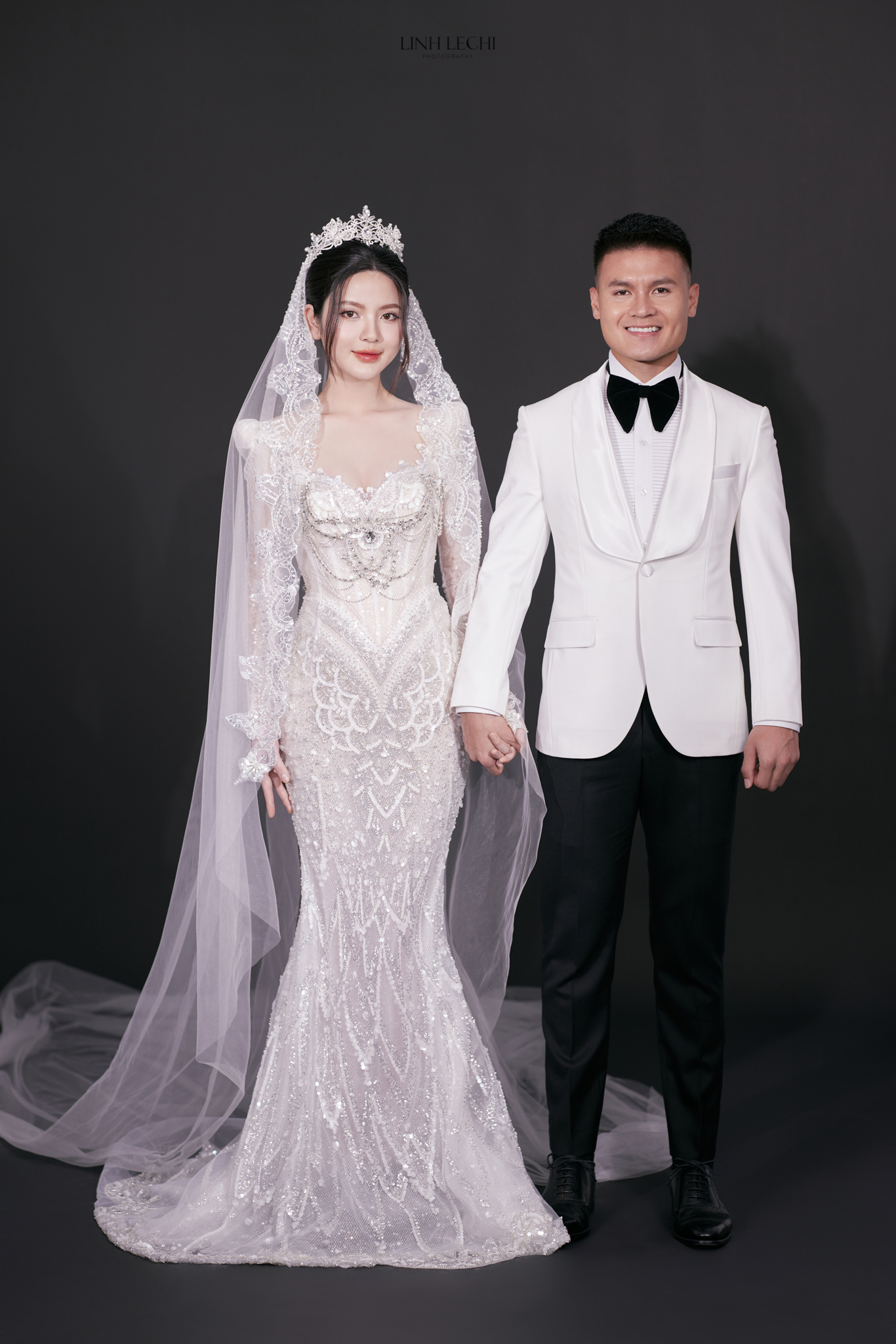 Hé lộ mức giá của 6 mẫu váy cưới mà cô dâu Chu Thanh Huyền từng mặc- Ảnh 5. Hé lộ mức giá của 6 mẫu váy cưới mà cô dâu Chu Thanh Huyền từng mặc- Ảnh 5.