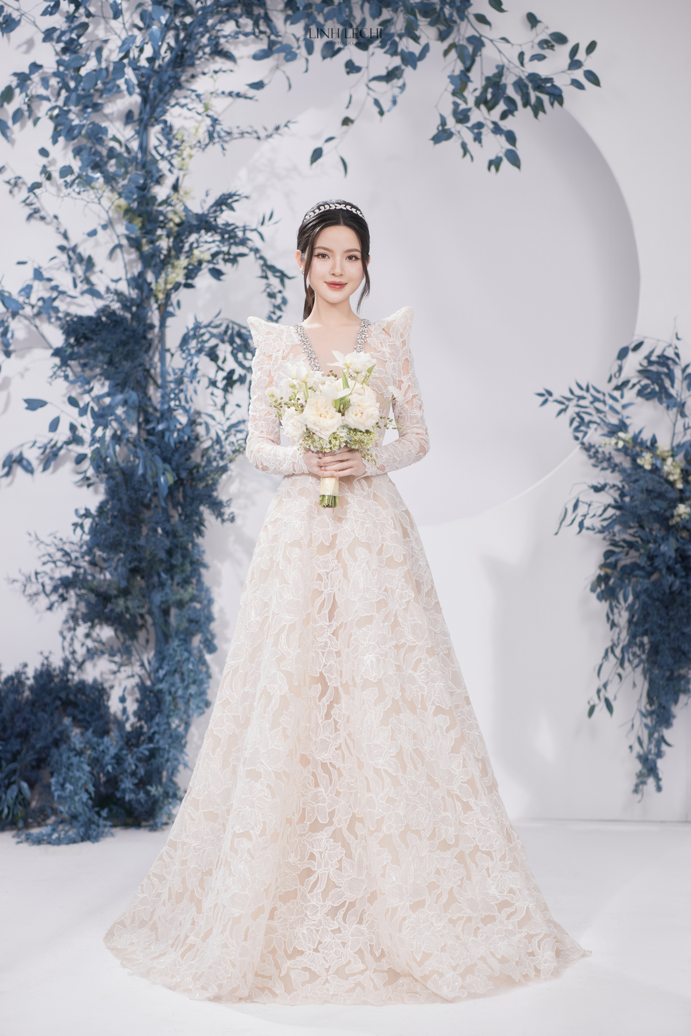 Hé lộ mức giá của 6 mẫu váy cưới mà cô dâu Chu Thanh Huyền từng mặc- Ảnh 1. Hé lộ mức giá của 6 mẫu váy cưới mà cô dâu Chu Thanh Huyền từng mặc- Ảnh 1.