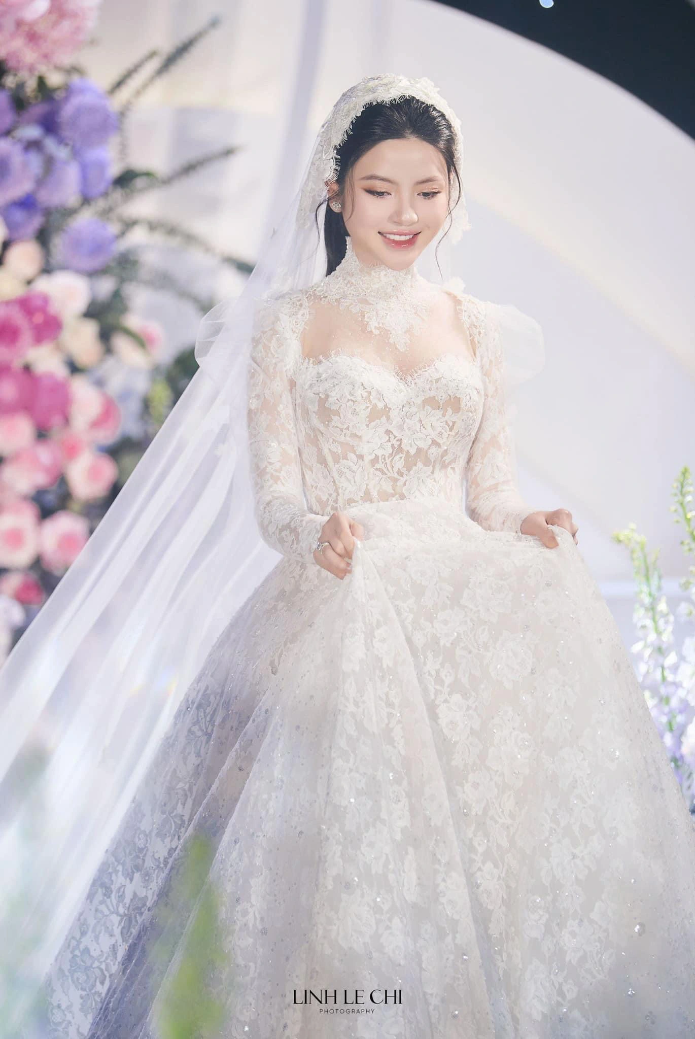 Hé lộ mức giá của 6 mẫu váy cưới mà cô dâu Chu Thanh Huyền từng mặc- Ảnh 8. Hé lộ mức giá của 6 mẫu váy cưới mà cô dâu Chu Thanh Huyền từng mặc- Ảnh 8.