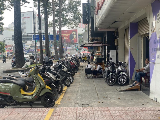 Chi tiết 100 tuyến đường đề xuất thu phí sử dụng vỉa hè ở TPHCM - Ảnh 1. Chi tiết 100 tuyến đường đề xuất thu phí sử dụng vỉa hè ở TPHCM - Ảnh 1.