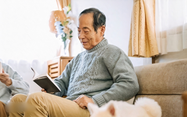 Sau khi ở viện dưỡng lão và thuê giúp việc, cụ ông 78 tuổi nhận ra đâu mới là nơi Sau khi ở viện dưỡng lão và thuê giúp việc, cụ ông 78 tuổi nhận ra đâu mới là nơi