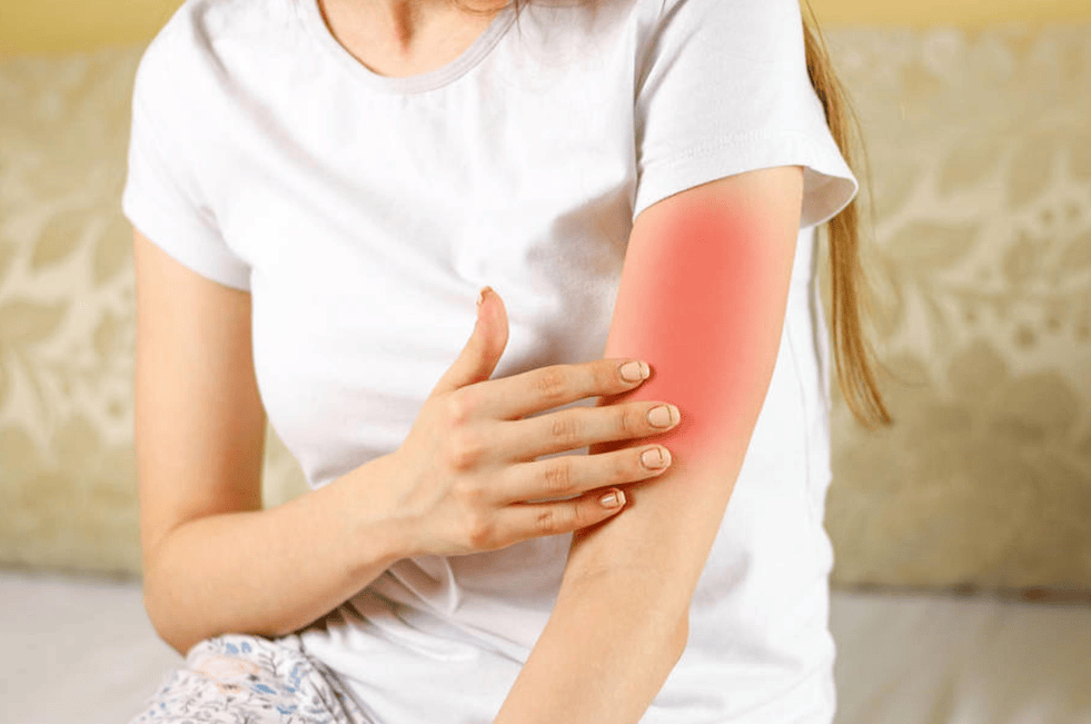 Bất kể nam hay nữ, nếu có 2 triệu chứng sau ở cánh tay thì có thể là ung thư, nên đi khám và điều trị càng sớm càng tốt- Ảnh 1.