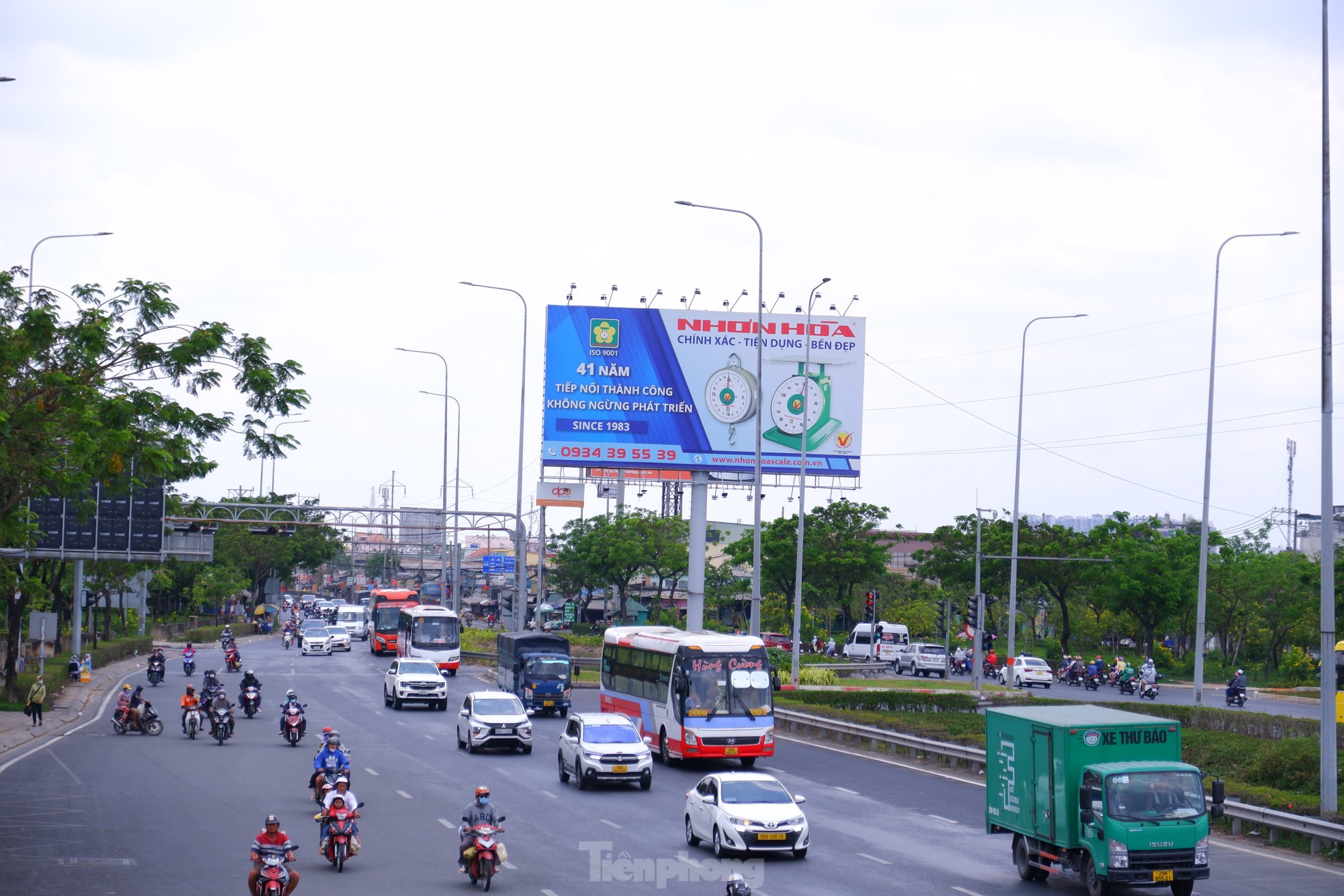 'Mướt mồ hôi’ trở lại TPHCM sau nghỉ lễ - Ảnh 12.