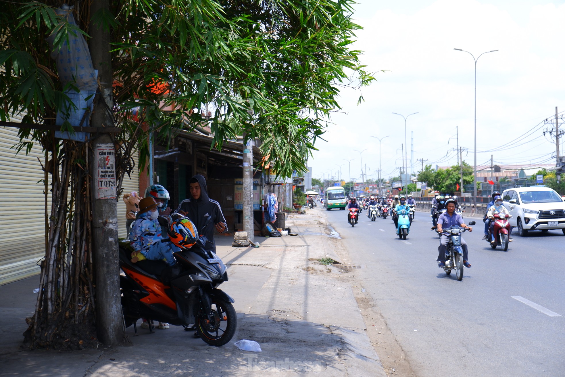 'Mướt mồ hôi’ trở lại TPHCM sau nghỉ lễ - Ảnh 8.