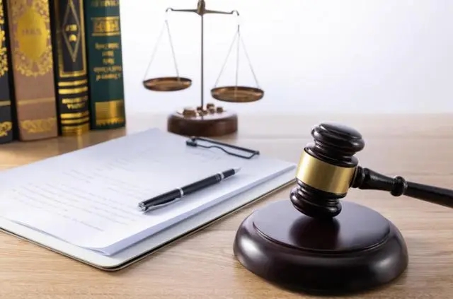 Mua nhẫn hơn 1/3 chỉ vàng, được ông chủ tặng thêm 0,9g: người phụ nữ lập tức báo cảnh sát vì một lý do - Ảnh 3.