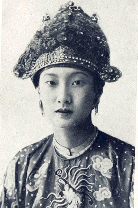 Việt Nam từng có vị Hoàng Hậu 3 lần được phong Hoa hậu, cuối đời ra đi tiếc nuối với 1 dấu hiệu "vặt vãnh"- Ảnh 3. Việt Nam từng có vị Hoàng Hậu 3 lần được phong Hoa hậu, cuối đời ra đi tiếc nuối với 1 dấu hiệu "vặt vãnh"- Ảnh 3.