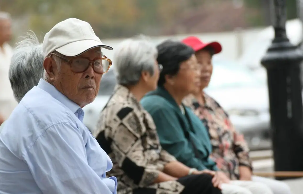 Cụ ông 73 tuổi cả đời tiết kiệm để về già sống trong