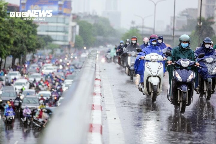 Miền Bắc mưa lớn trong hai ngày - Ảnh 1.