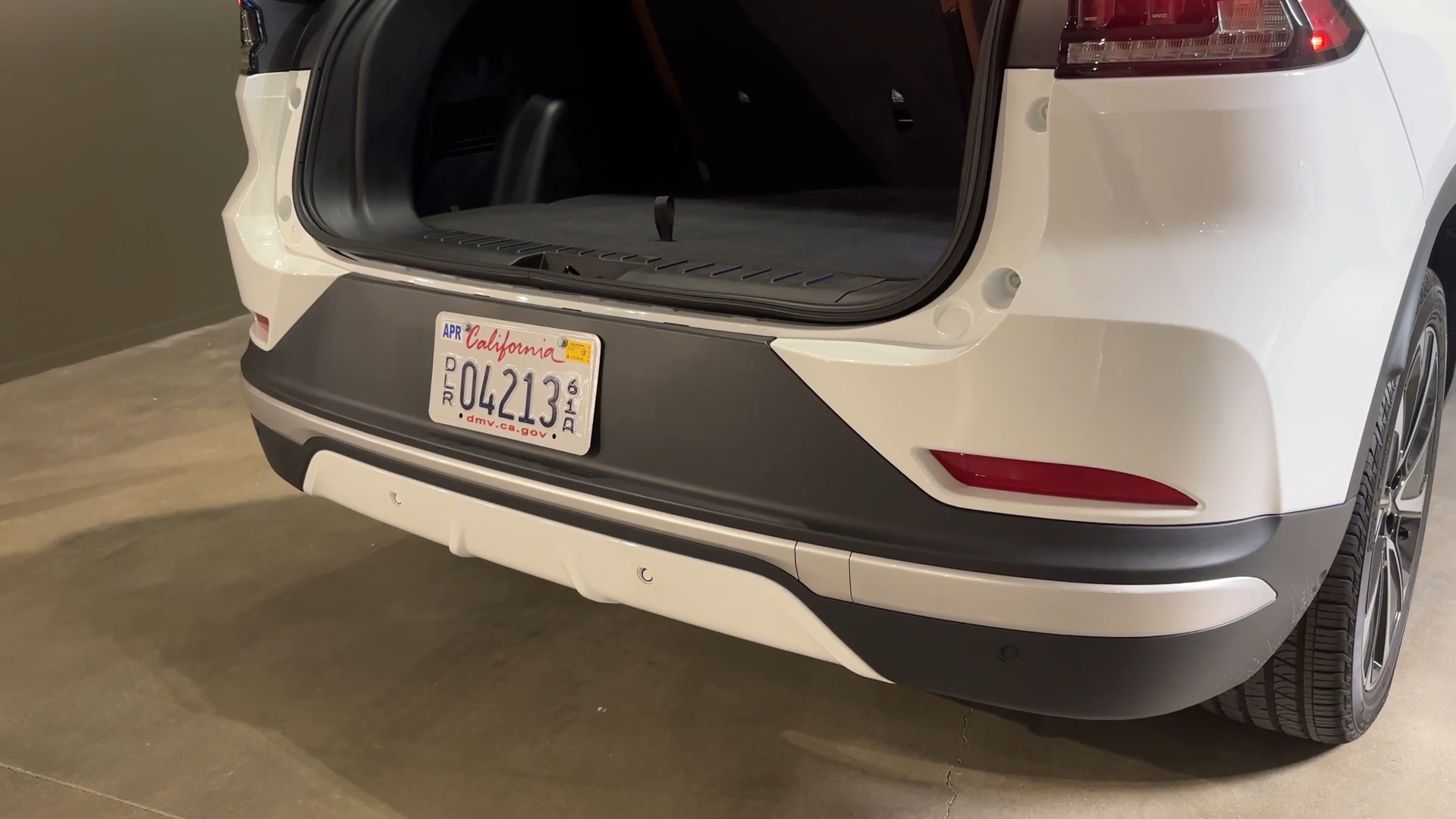 Youtuber gần 5 triệu lượt theo dõi lái VF 8 rồi 'chốt': Hyundai, KIA có khởi đầu tệ, VinFast làm tốt hơn- Ảnh 16. Youtuber gần 5 triệu lượt theo dõi lái VF 8 rồi 'chốt': Hyundai, KIA có khởi đầu tệ, VinFast làm tốt hơn- Ảnh 16.