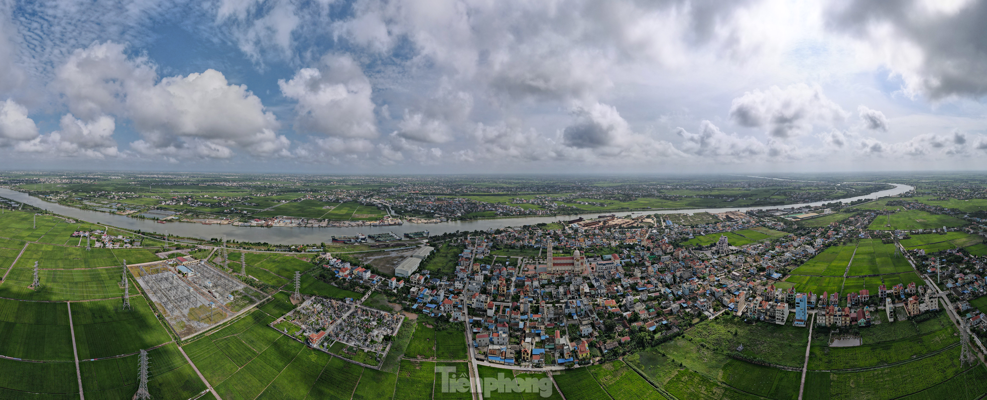 Ngôi làng tỷ phú nức tiếng tại Nam Định: Toàn dinh thự, lâu đài và tàu trăm tỷ xuôi ngược khắp muôn nơi - Ảnh 1.