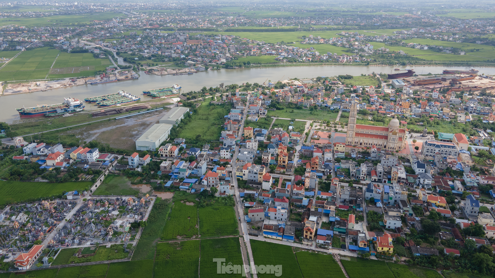Ngôi làng tỷ phú nức tiếng tại Nam Định: Toàn dinh thự, lâu đài và tàu trăm tỷ xuôi ngược khắp muôn nơi - Ảnh 14.