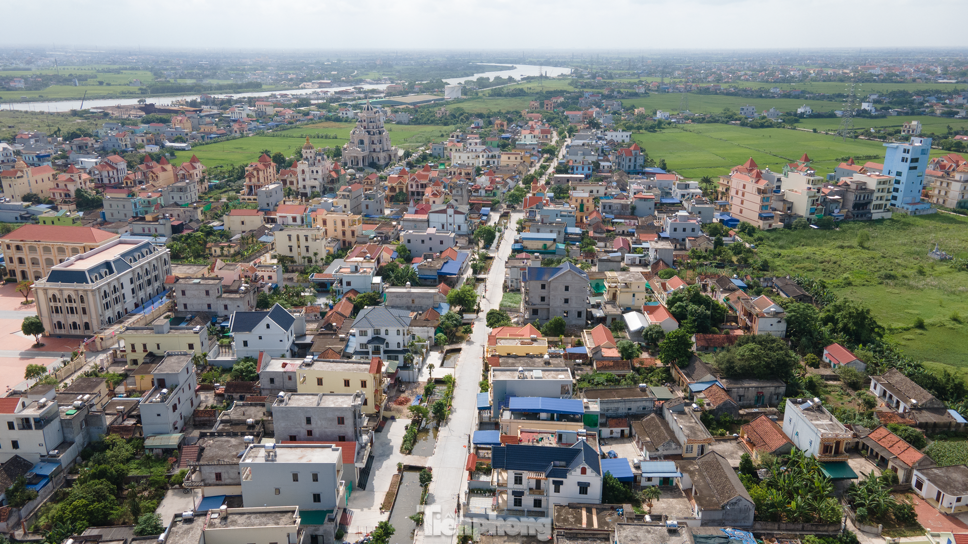 Ngôi làng tỷ phú nức tiếng tại Nam Định: Toàn dinh thự, lâu đài và tàu trăm tỷ xuôi ngược khắp muôn nơi - Ảnh 3.
