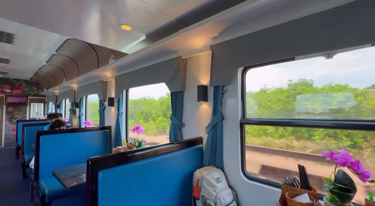 Bất ngờ: Đoàn tàu Sài Gòn - Đà Nẵng đã đầu tư ghế xoay 180 độ cho du khách, cảm giác hệt như giám khảo The Voice - Ảnh 7.