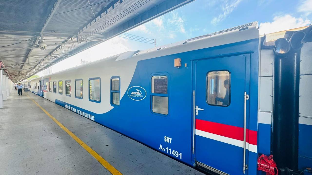 Bất ngờ: Đoàn tàu Sài Gòn - Đà Nẵng đã đầu tư ghế xoay 180 độ cho du khách, cảm giác hệt như giám khảo The Voice - Ảnh 1.