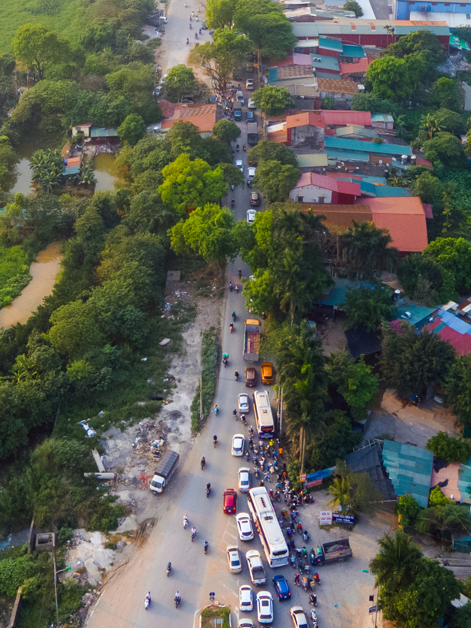 Cận cảnh con đường sắp được chi 2.800 tỷ để mở rộng, nối đại đô thị của Vinhomes với ga đường sắt tỷ USD- Ảnh 8. Cận cảnh con đường sắp được chi 2.800 tỷ để mở rộng, nối đại đô thị của Vinhomes với ga đường sắt tỷ USD- Ảnh 8.