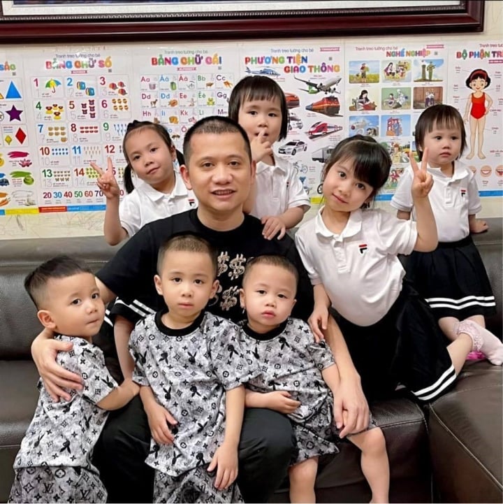 Từng chi 1,8 tỷ/năm để nuôi con, bố 7 con ở Hà Nội giờ phải chuyển nhà, chuyển trường, thắt chặt chi tiêu- Ảnh 1. Từng chi 1,8 tỷ/năm để nuôi con, bố 7 con ở Hà Nội giờ phải chuyển nhà, chuyển trường, thắt chặt chi tiêu- Ảnh 1.