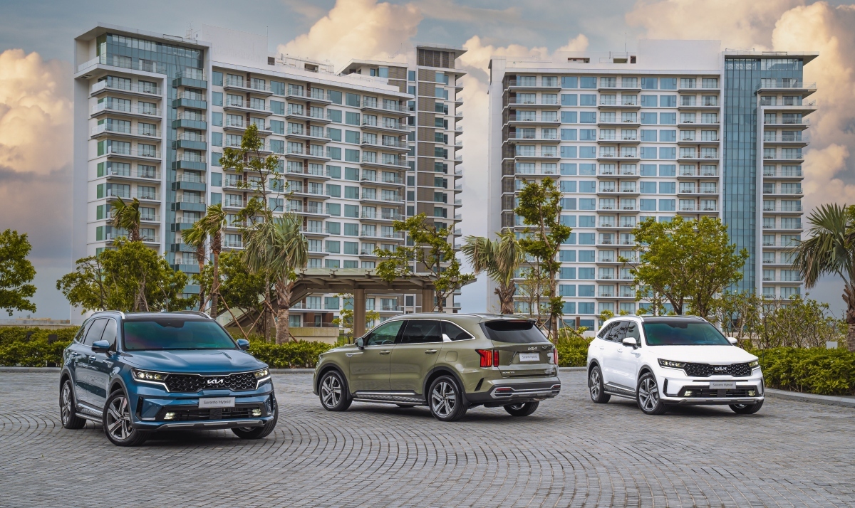 Tồn kho 2 năm, Kia Sorento phải giảm giá cả trăm triệu đồng để xả hàng - Ảnh 1. Tồn kho 2 năm, Kia Sorento phải giảm giá cả trăm triệu đồng để xả hàng - Ảnh 1.
