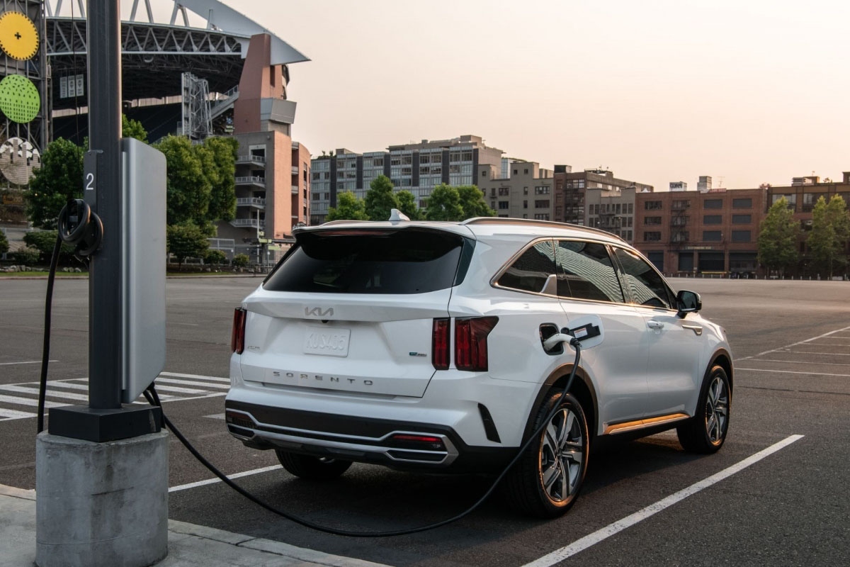 Tồn kho 2 năm, Kia Sorento phải giảm giá cả trăm triệu đồng để xả hàng - Ảnh 2. Tồn kho 2 năm, Kia Sorento phải giảm giá cả trăm triệu đồng để xả hàng - Ảnh 2.