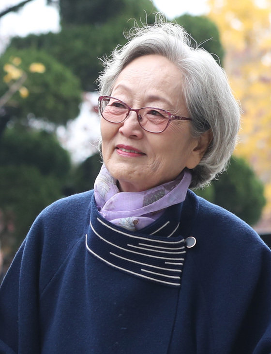 Xót xa hoàn cảnh của người bà quốc dân: Đóng phim không nghỉ trong 67 năm để nuôi 3 con, tuổi 86 vẫn phải chăm cháu bị bại liệt - Ảnh 3.