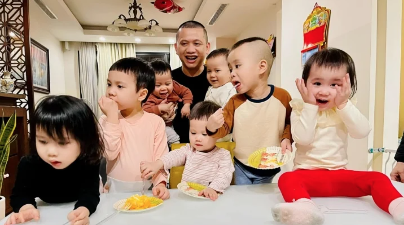 Từng chi 1,8 tỷ/năm để nuôi con, bố 7 con ở Hà Nội giờ phải chuyển nhà, chuyển trường, thắt chặt chi tiêu- Ảnh 4. Từng chi 1,8 tỷ/năm để nuôi con, bố 7 con ở Hà Nội giờ phải chuyển nhà, chuyển trường, thắt chặt chi tiêu- Ảnh 4.