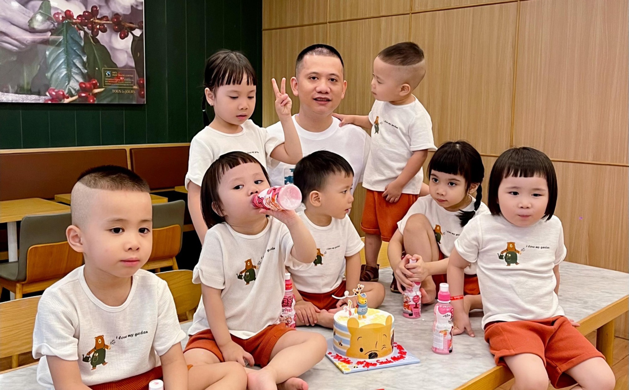 Từng chi 1,8 tỷ/năm để nuôi con, bố 7 con ở Hà Nội giờ phải chuyển nhà, chuyển trường, thắt chặt chi tiêu- Ảnh 2. Từng chi 1,8 tỷ/năm để nuôi con, bố 7 con ở Hà Nội giờ phải chuyển nhà, chuyển trường, thắt chặt chi tiêu- Ảnh 2.