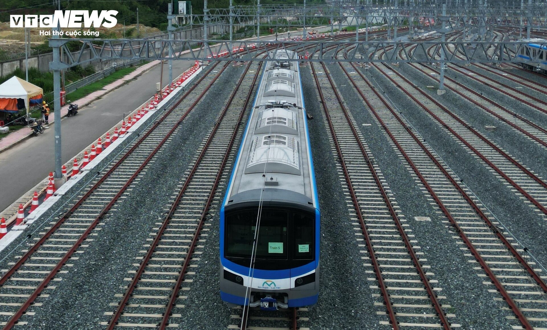 Cận cảnh trung tâm điều khiển, bãi đỗ tàu Metro hiện đại nhất Việt Nam - Ảnh 9.