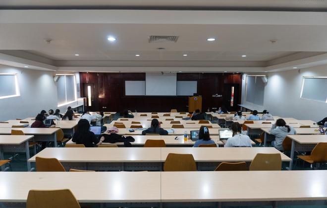 Trường Đại học công lập nhưng chương trình học 100% tiếng Anh, cơ sở vật chất