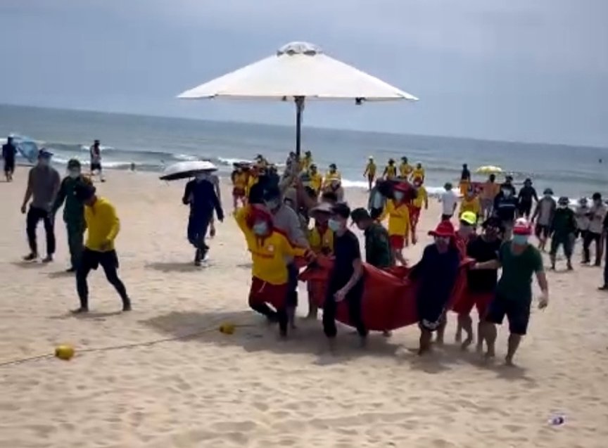 Diễn biến mới vụ 9 người bị sóng cuốn trôi khi tắm biển Đà Nẵng- Ảnh 1.