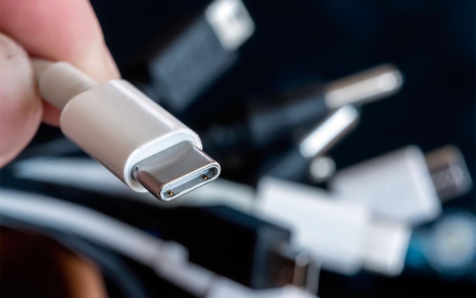 Xôn xao thông tin iPhone 15 bị hỏng do cắm cáp sạc của điện thoại Android: Sự thật là gì?- Ảnh 1. Xôn xao thông tin iPhone 15 bị hỏng do cắm cáp sạc của điện thoại Android: Sự thật là gì?- Ảnh 1.