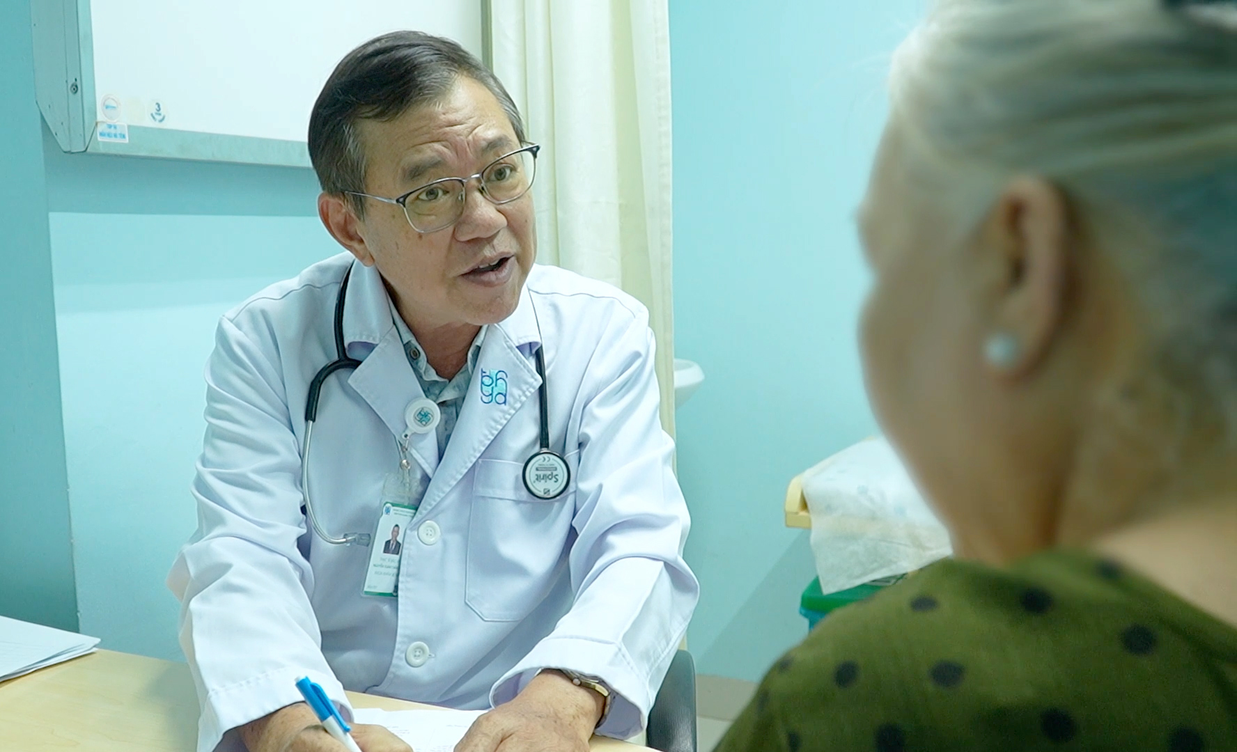 4 thói quen khiến huyết áp tăng vọt, "dẫn lối" cho đột quỵ: Người trẻ mắc nhiều mà chưa biết để tránh- Ảnh 1.