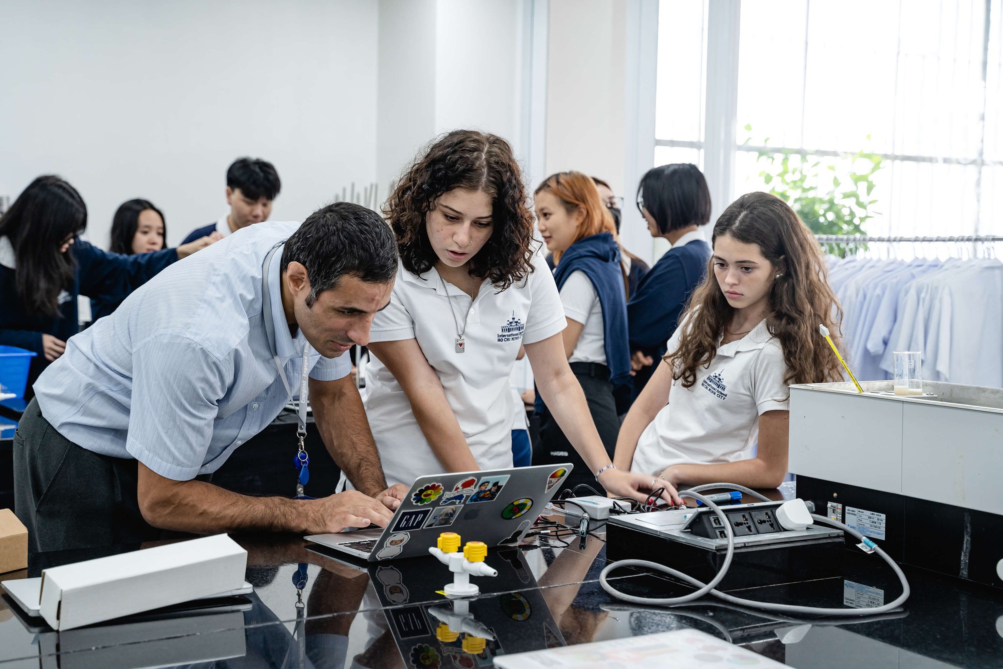 ''Cậu ấm'' nhà Lệ Quyên đang học ở trường quốc tế cho giới siêu giàu Việt Nam: Học phí ngót nghét 1 tỷ đồng/ năm, cơ sở vật chất sang xịn chuẩn kiểu Tây- Ảnh 6.