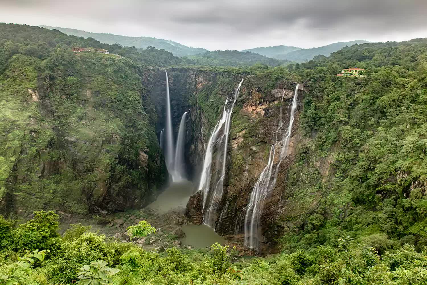 Chiêm ngưỡng 21 thác nước đẹp nhất thế giới: Việt Nam có tên, là thác nắm kỷ lục Đông Nam Á
