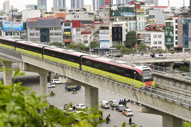 Bộ Chính trị: Cần nghiên cứu, tính toán kỹ vị trí sân bay thứ hai ở Hà Nội- Ảnh 3.