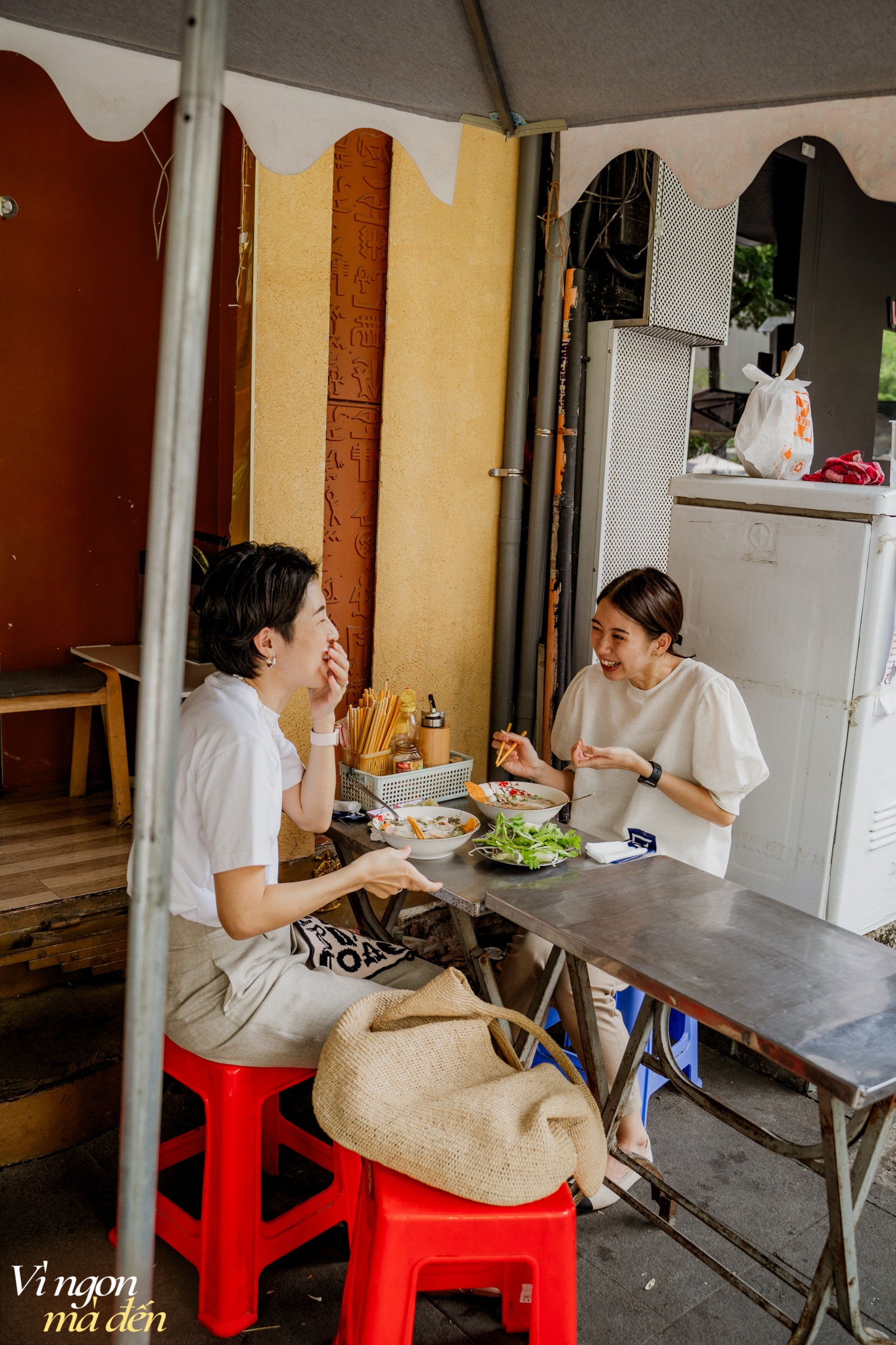 Tiệm Thanh Xuân gần 80 năm "níu chân" người Sài Gòn sành ăn: Có gì đặc biệt trong những tô hủ tiếu “vỉa hè giá cao”?- Ảnh 19.