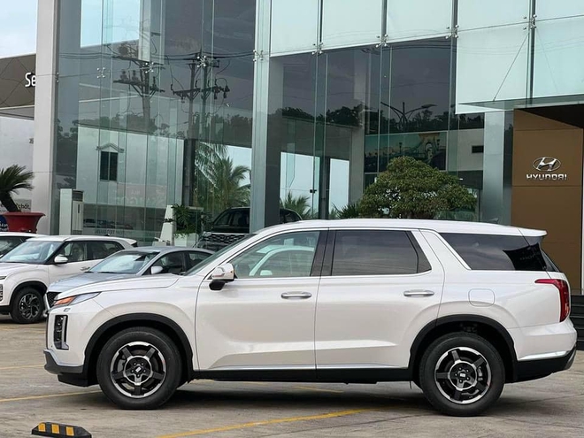 Giảm 120 triệu tại đại lý, giá bán của Hyundai Palisade còn thấp hơn cả 'đàn em' Santa Fe hybrid- Ảnh 4.